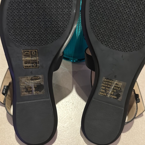 Tory Burch Logo Ankle Strap Leather Sandals - Picture 5 of 5